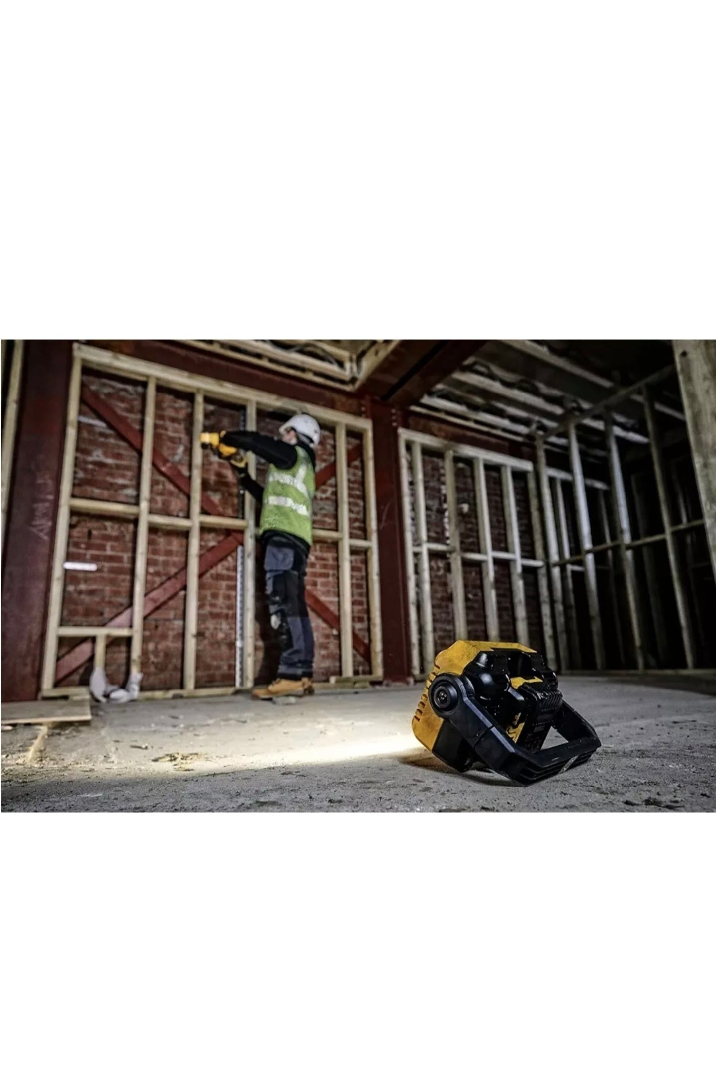 DEWALT DCL077 Battery-Powered Construction Light 2000 Lumen Building Site Light