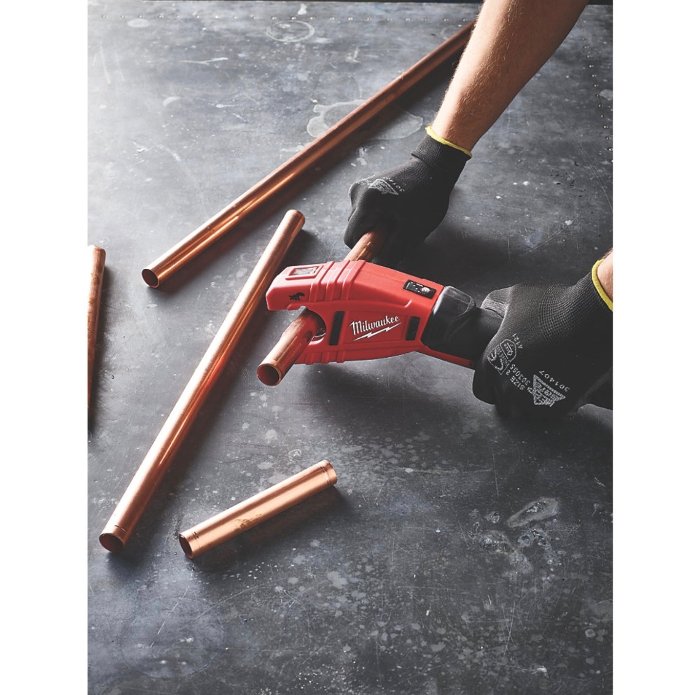 Milwaukee C12PC-0 12V Compact Pipe Cutter with 1 x 2.0Ah Battery  Charger Case